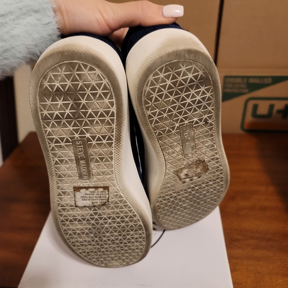 Steve Madden Bertie-v Sneakers - Picture 5 of 5